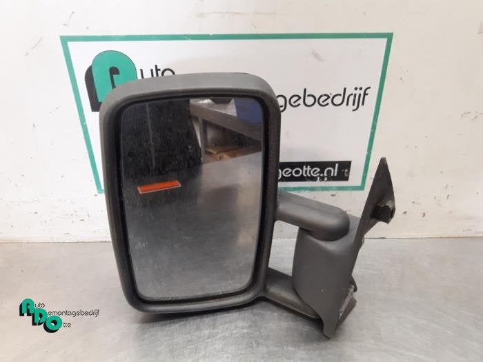 Buitenspiegel links van een Mercedes Sprinter (Sprinter 95-), Gebruikt, -, Ophalen of Verzenden, -