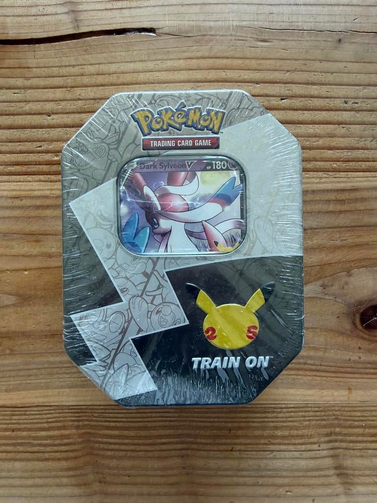 Celebrations Dark Sylveon V Tin, Ophalen of Verzenden, Zo goed als nieuw