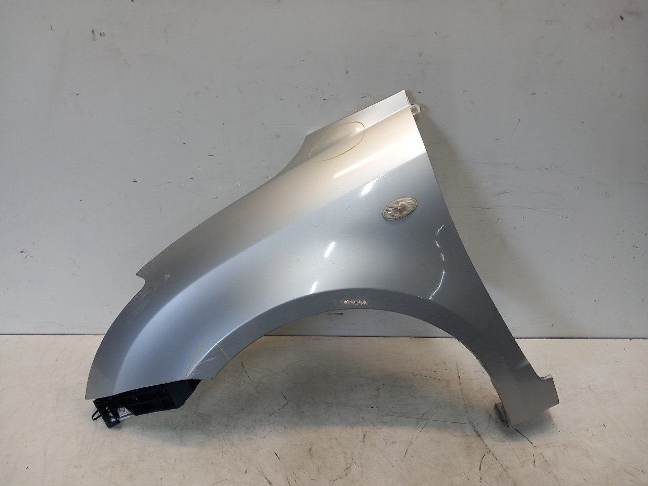 Spatbord links voor Suzuki Swift, Onderdelen@venauto.nl, Van der Ven Autorecycling B.V., Ettenseweg 76, 4706 PB Roosendaal, The Netherlands