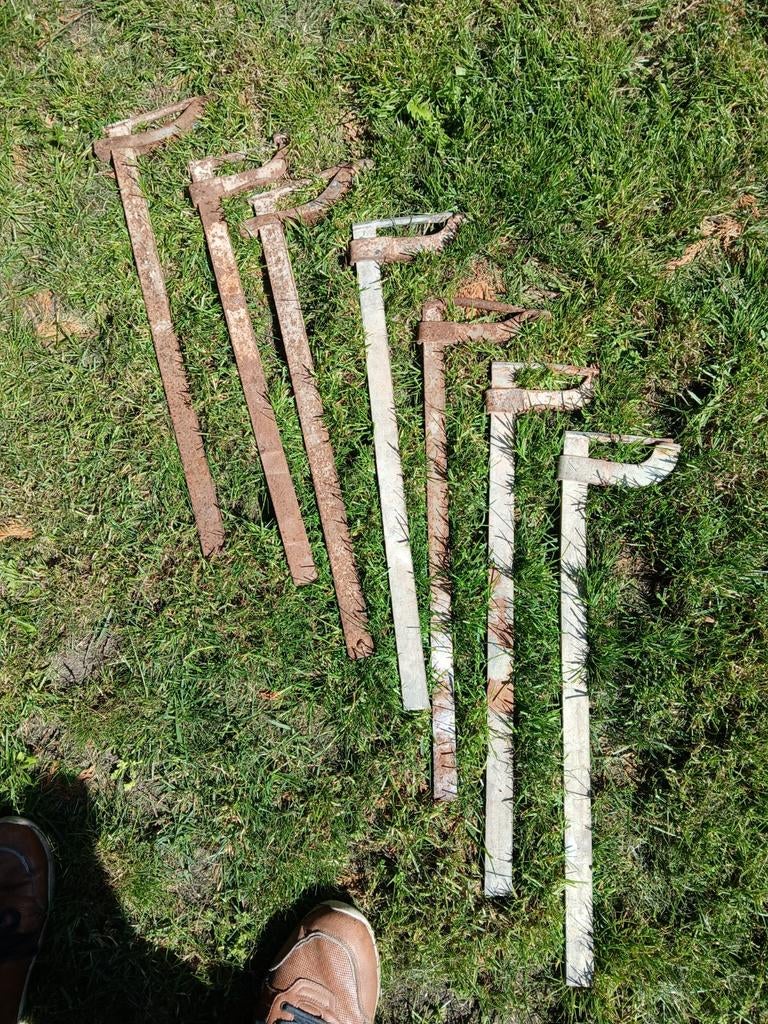 7 Muurhaken, Ophalen