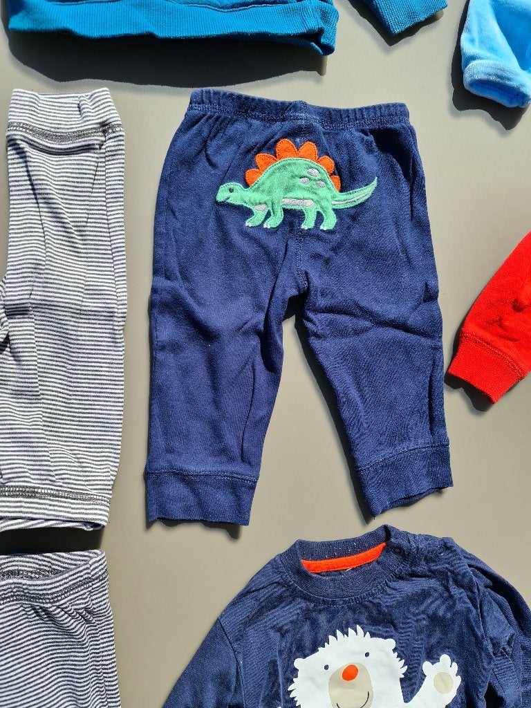 blauwe broek met dino Carter 9m 74cm, Enfants & Bébés, Enlèvement, Comme neuf