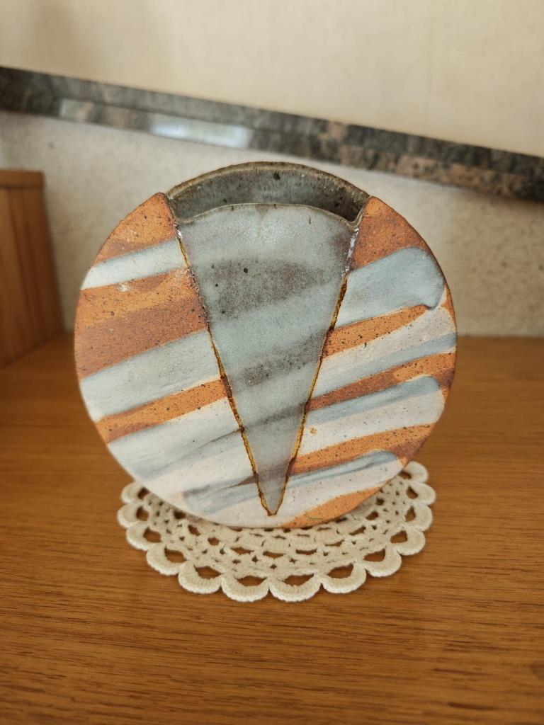 Decoratief vaasje in aardewerk, Antiek en Kunst, Ophalen of Verzenden