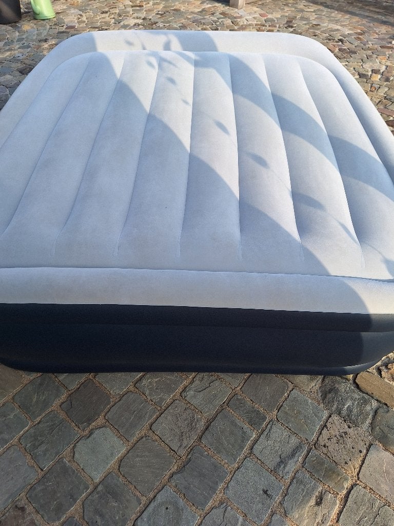 Luchtmatras, Ophalen, Ingebouwde pomp, Zo goed als nieuw