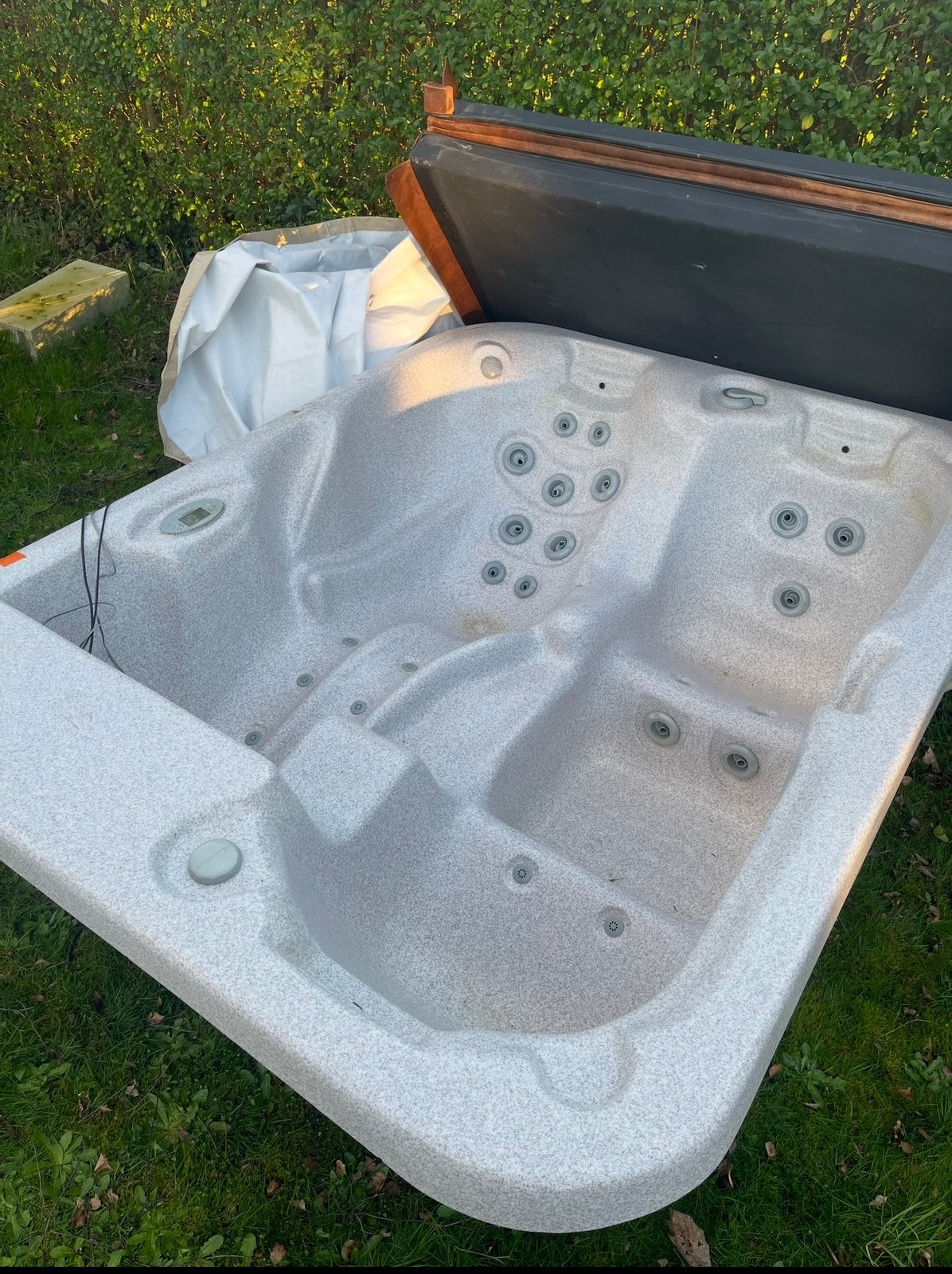Jacuzzi encastré, 3 personnes, Enlèvement, Comme neuf, Couverture, Encastré