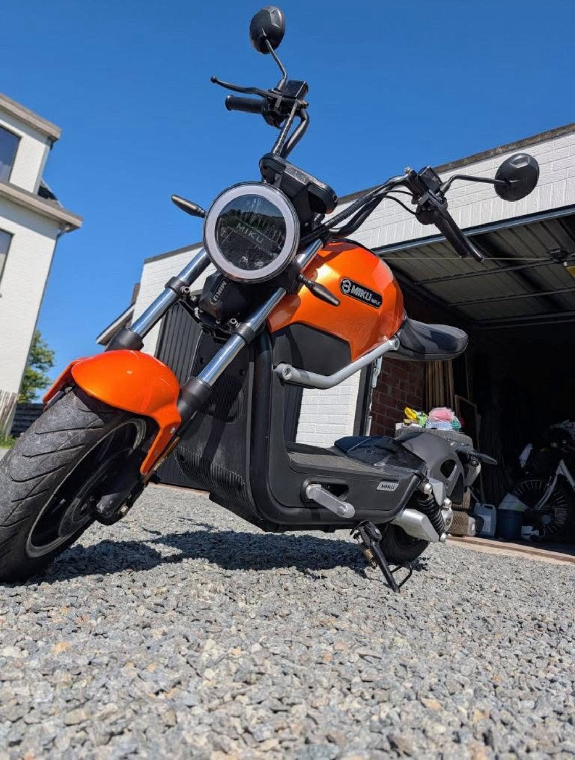 Miku Max elektrische scooter MOET SNEL WEG, Vélos & Vélomoteurs, Vélos électriques, Comme neuf, Autres marques, 50 km par batterie ou plus