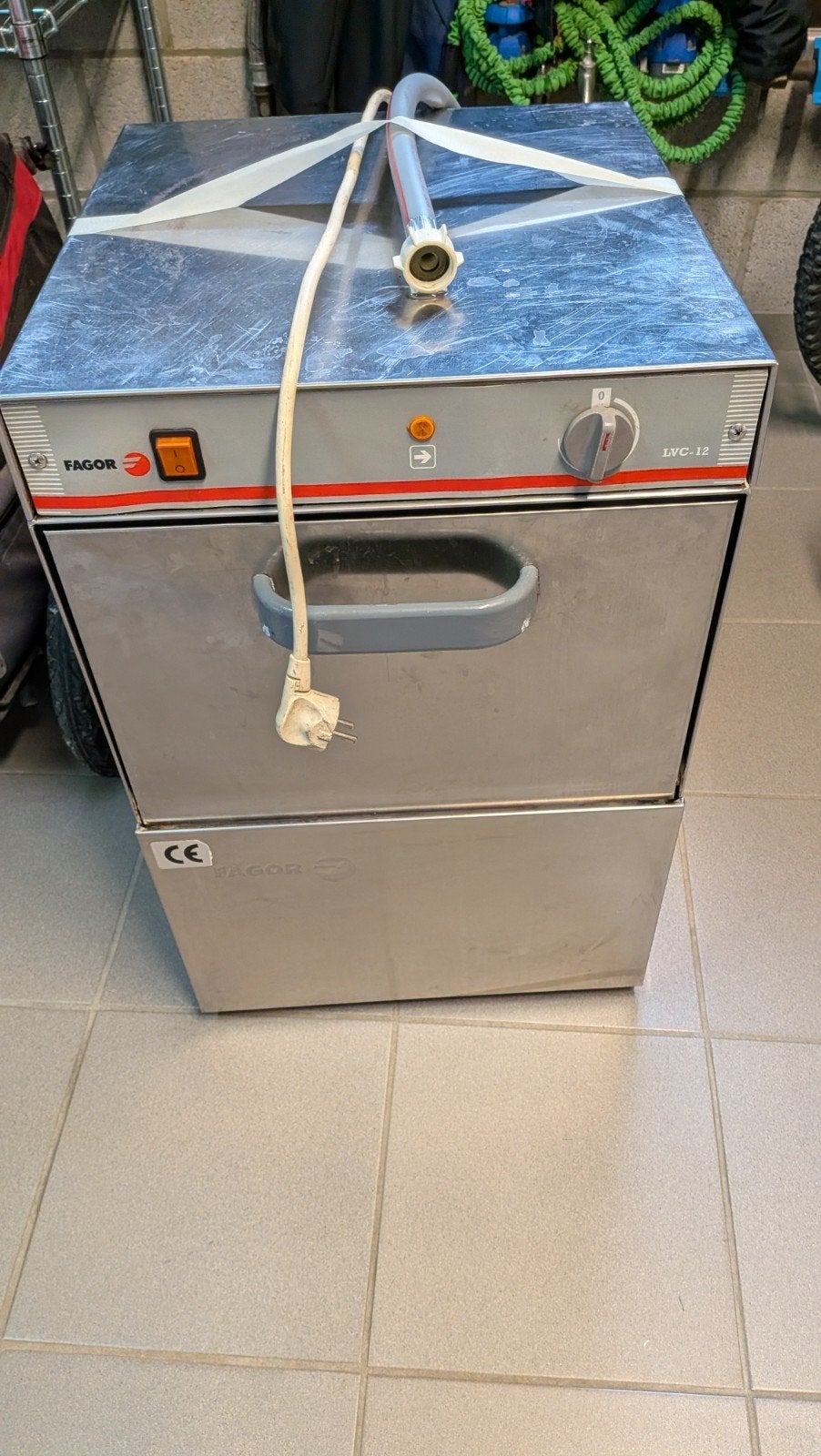Glazenspoeler horeca, Ophalen