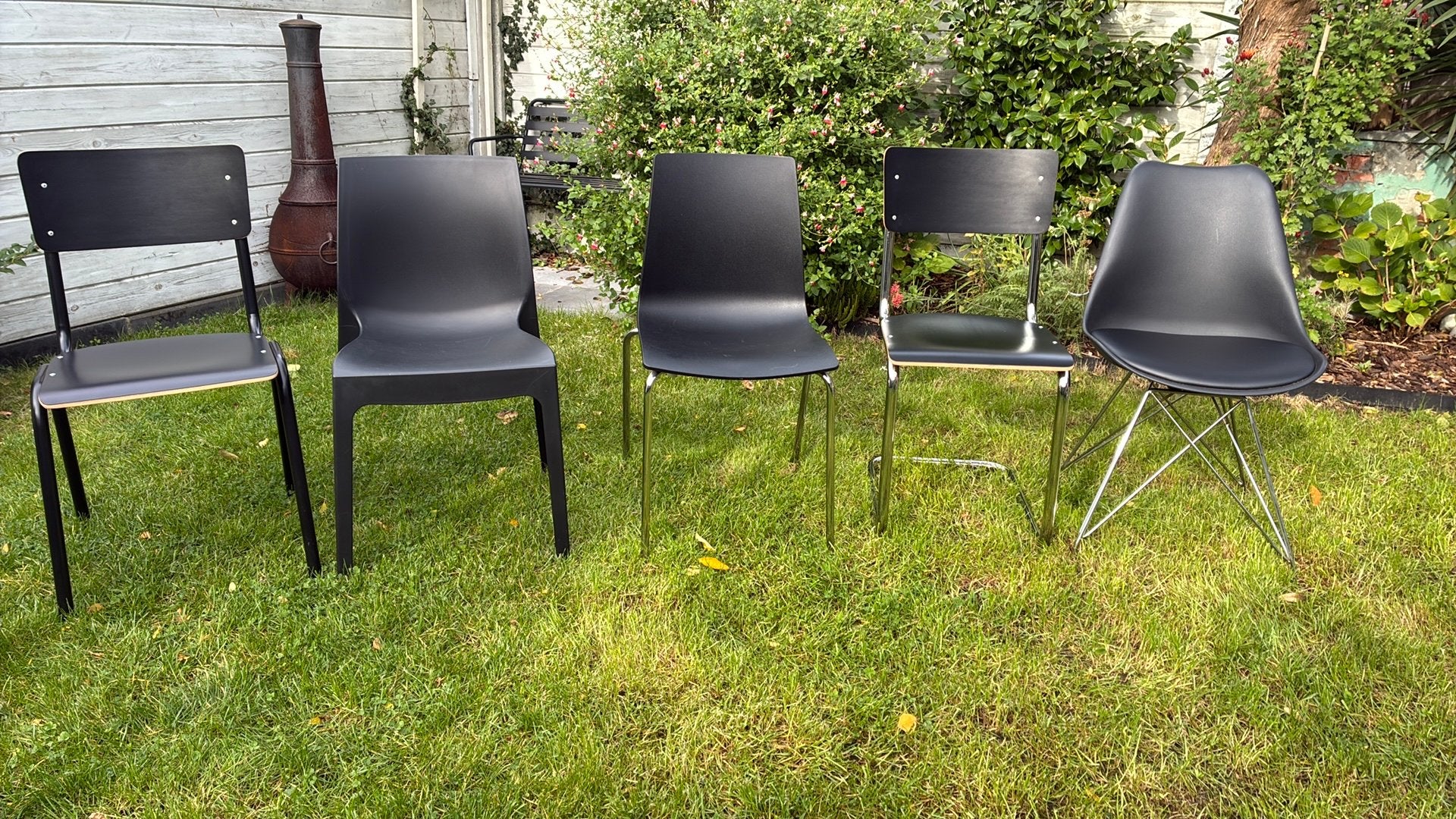 5 zwarte tafelstoelen, Maison & Meubles, Bois, Retro-stoelen, Enlèvement, Noir