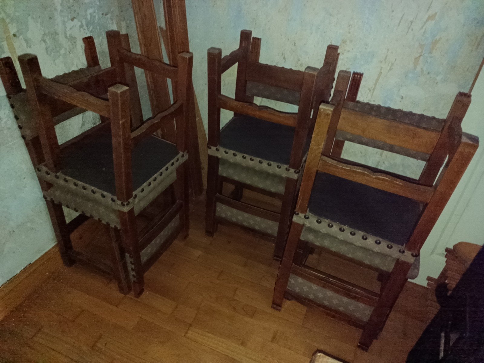 Eetkamer stoelen, Ophalen