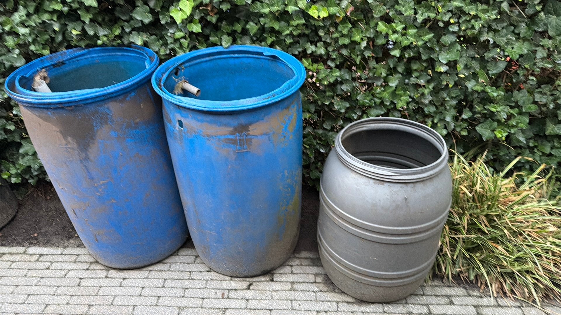 Watertonnen 200 liter, Tuin en Terras, 150 liter of meer, Ophalen, Gebruikt, Kunststof