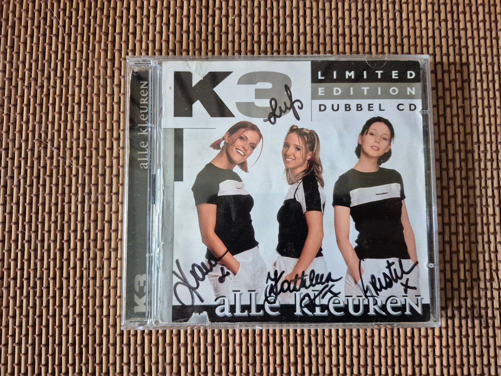 Gesigneerde dubbel cd "Alle kleuren" van K3, Ophalen of Verzenden, Zo goed als nieuw