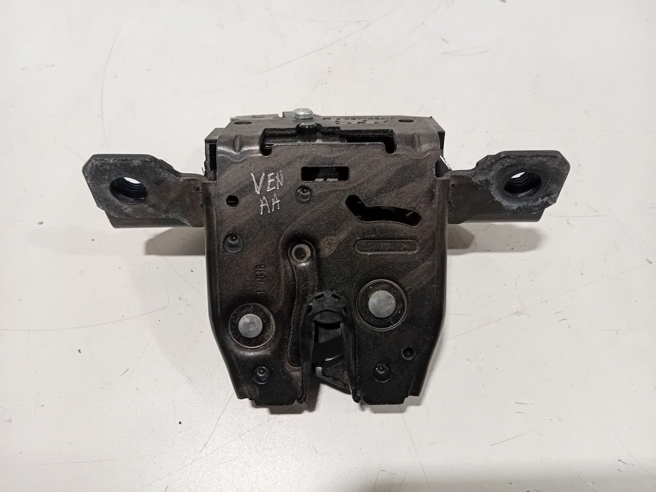 Slot mechaniek kofferdeksel achterklep elektrisch Opel Astra, Onderdelen@venauto.nl, Van der Ven Autorecycling B.V., Gebruikt
