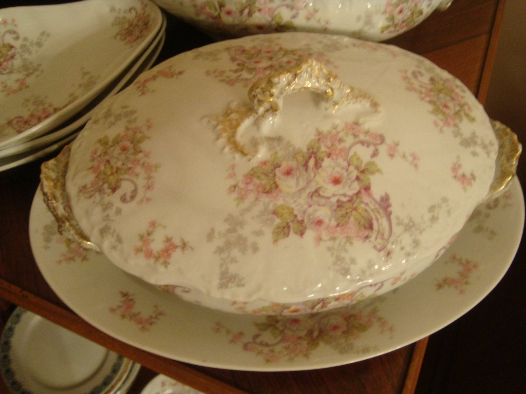 Eetservies in Limogesporselein. Rond 1900., Ophalen