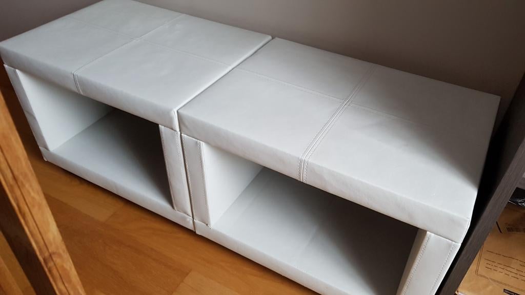 2 Tables de nuit en similicuir blanc, Moins de 55 cm, Comme neuf, Enlèvement, Moins de 45 cm