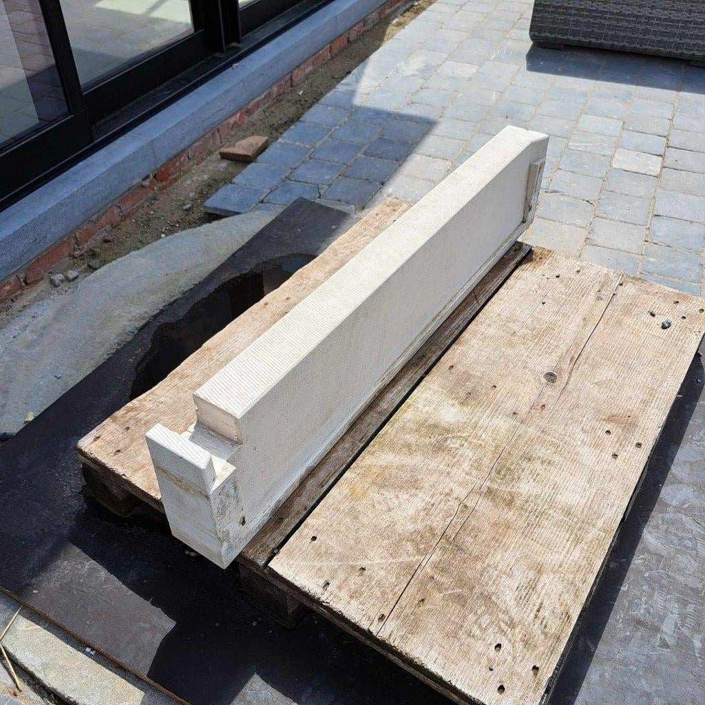 Tablet vensterbank (witsteen) met ontbrekend stuk, Doe-het-zelf en Bouw, Plinten en Afwerking, Gebruikt, Vensterbanken, Overige materialen