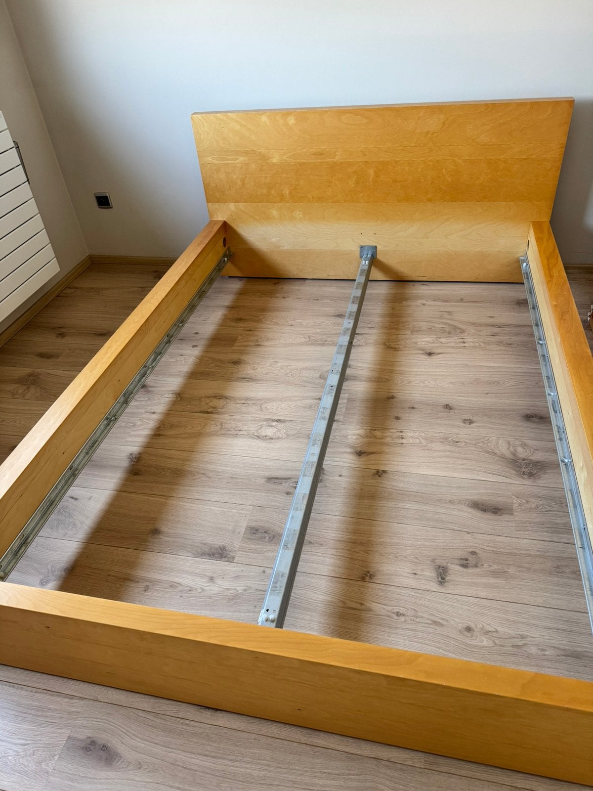 Bedframe Malm met lattenbodem 140 x 200, Huis en Inrichting, Ophalen, Zo goed als nieuw, 200 cm, 140 cm