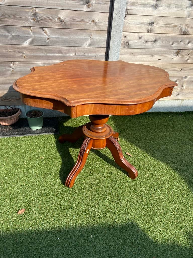 Ovaal tafel, Ophalen