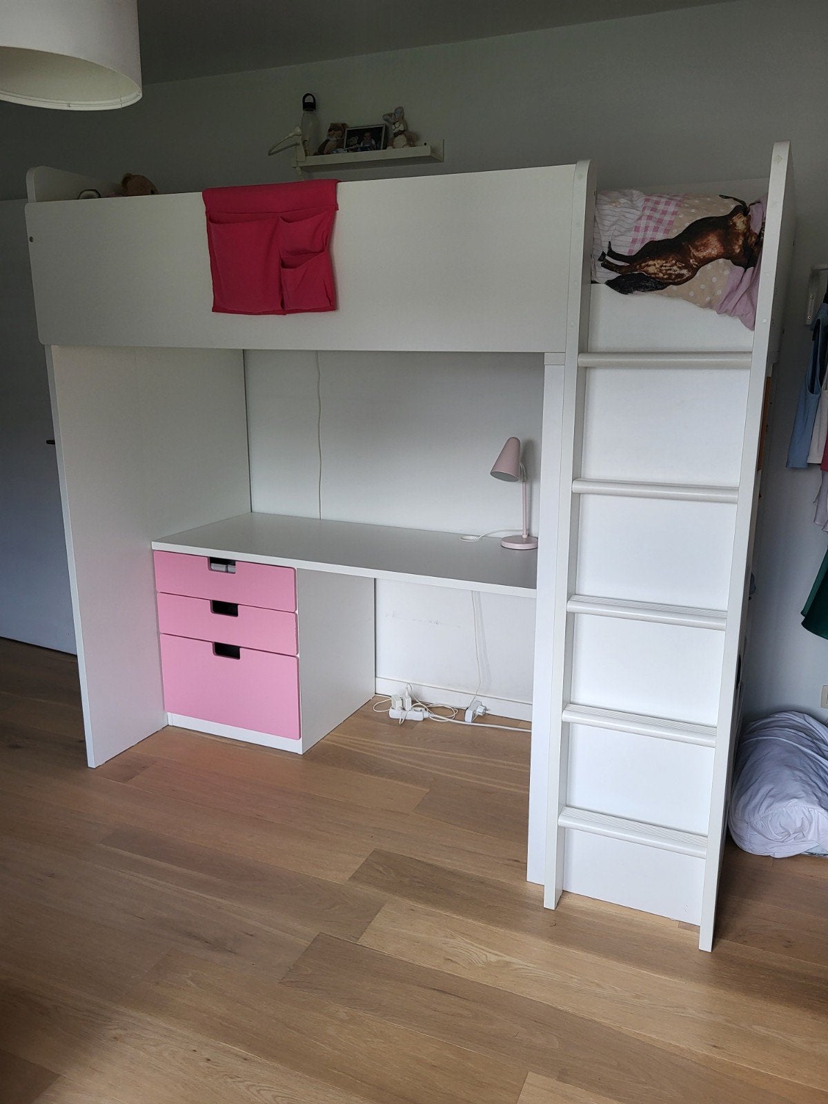 MOET WEG! Hoogslaper IKEA roze met bureau en kledingkast, Enlèvement, Comme neuf, Lit mezzanine