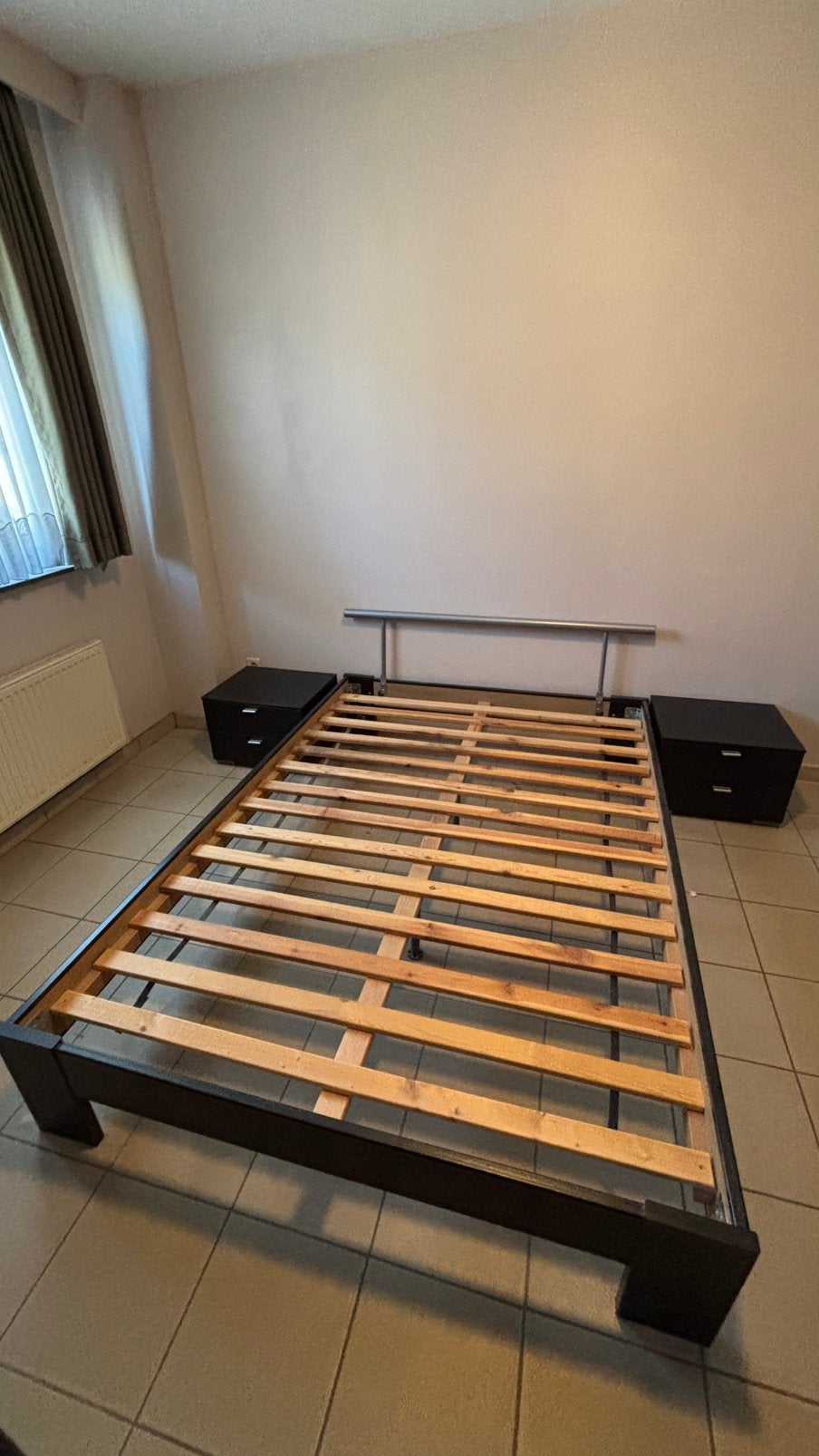 Bed met twee nachtkastjes, Ophalen, Gebruikt, Zwart, Tweepersoons