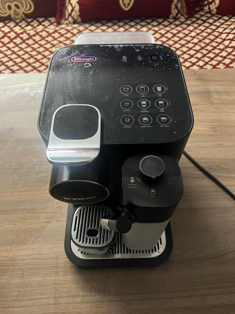Nespresso gran lattisima, Elektronische apparatuur, Koffiezetapparaten, Ophalen, Gebruikt, Koffiemachine, 2 tot 4 kopjes