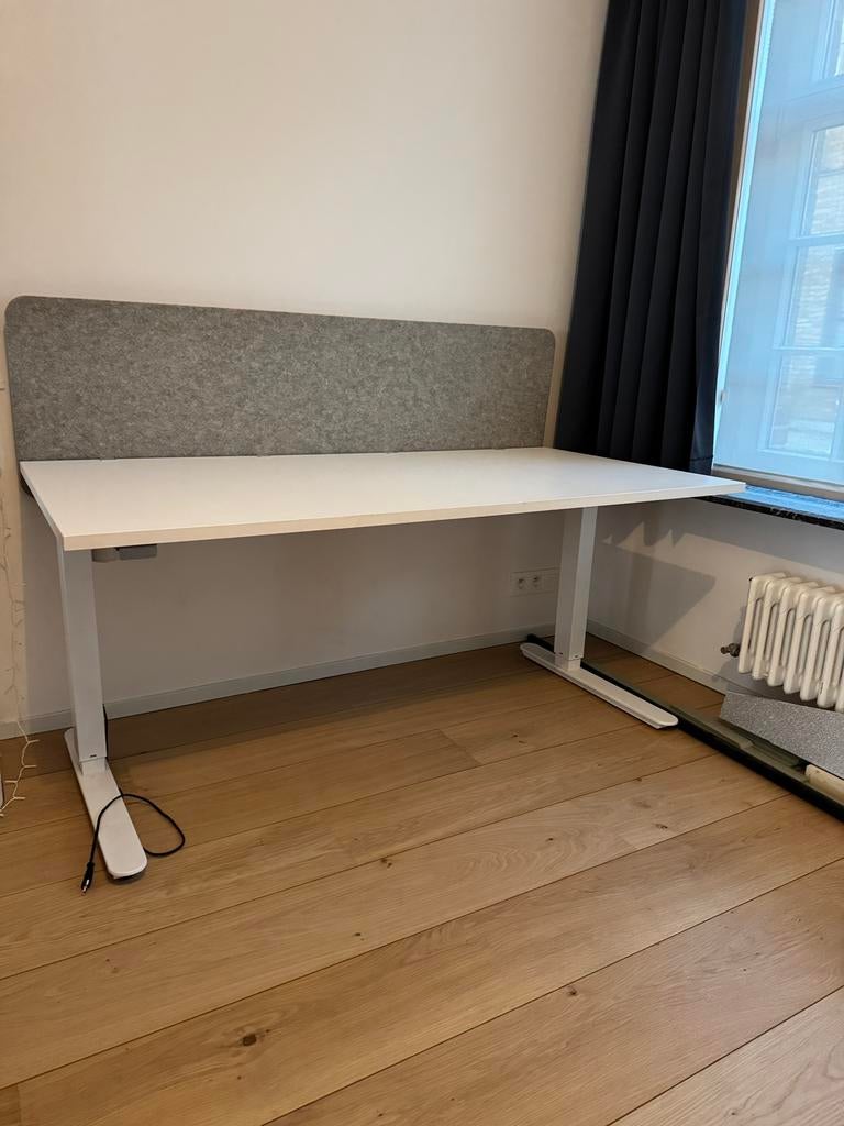 Zit-sta bureau perfecte staat, Huis en Inrichting, Bureaus, Ophalen, Zo goed als nieuw, Zit-sta bureau