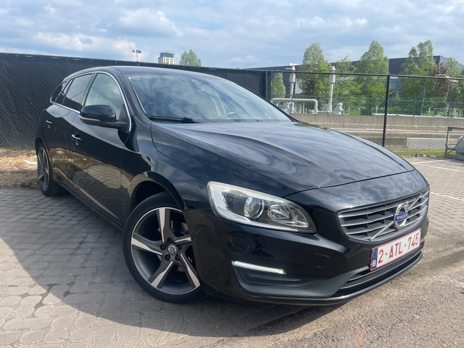 Volvo V60/2.0D3 Geartronic/Euro6/Xenon/Leder/Gekeurd, Autos, Volvo, Carnet d'entretien, V60, Automatique, Particulier