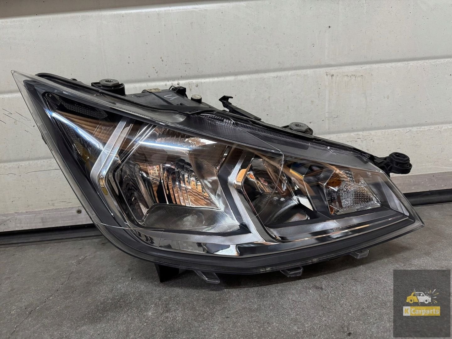 Seat Ibiza V rechts LED lamp 6F1941016A, Gebruikt, Autovia A-2, Km 585 585
08760  Martorell, ES, SEAT S.A., Customercare@seat.es