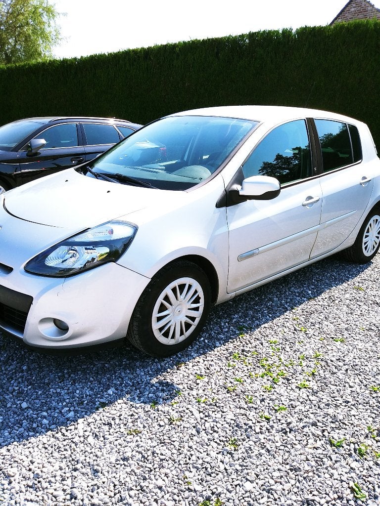 RENAULT CLIO 1500 DCI 88CV IJSHORLOGE 2011 PLATINAGRIJS, Stof, Sound system, 4 cilinders, 72 kW