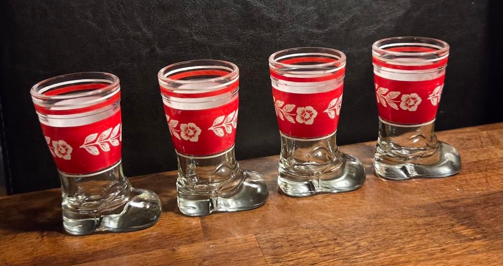 Verres à liqueur vintage en forme de botte (4 pièces), Enlèvement ou Envoi, Comme neuf, Verres et Verres à shot