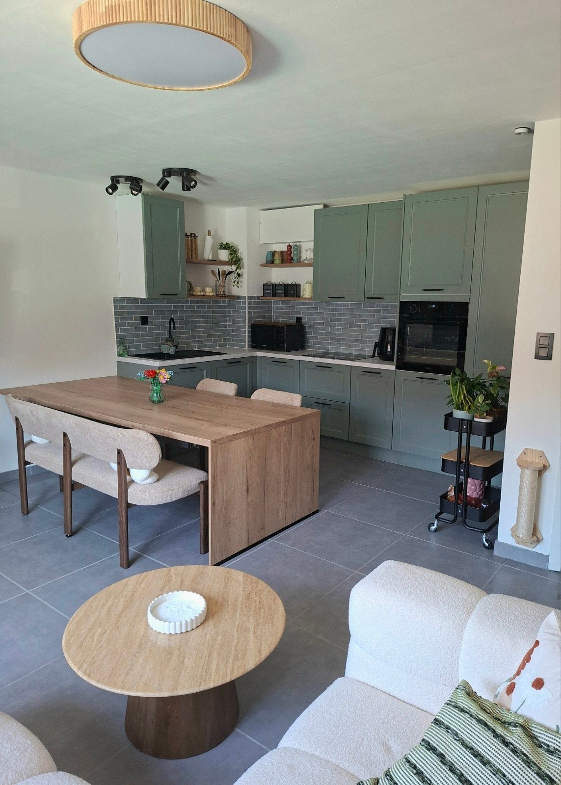 Instapklaar gelijkvloers appartement met garagebox, 50 m² ou plus, Hasselt