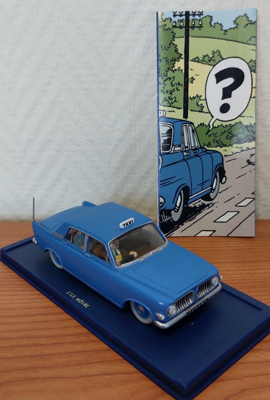 Voiture TINTIN Atlas 1/43 « Le taxi bleu des années 60 », Collections, Enlèvement ou Envoi, Tintin, Neuf, Statue ou Figurine