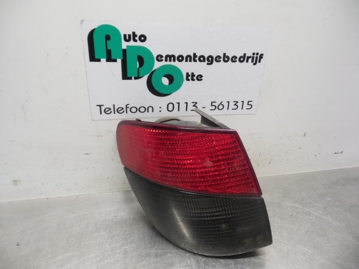 Feu arrière gauche d'un Peugeot 406 (406 95-), -, Utilisé, -, Peugeot