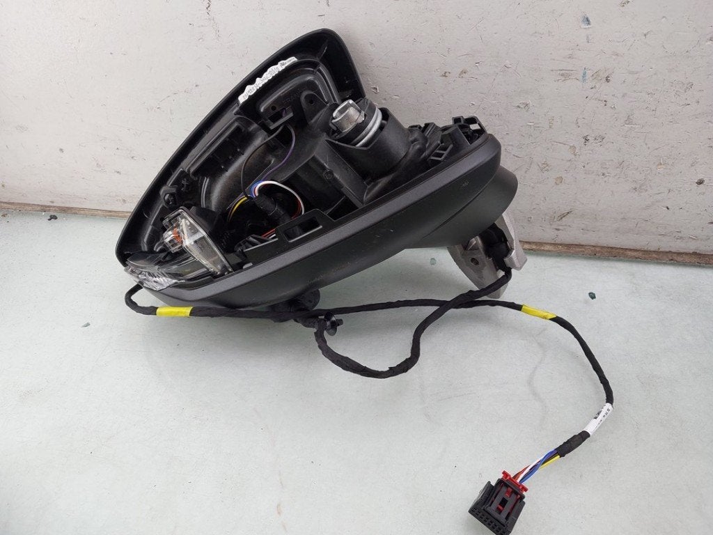 RETROVISEUR EXTERIEUR DROIT Audi A3 Sportback (8YA), Auto-Union-Straße  1,
85057  Ingolstadt, DE, Info@audi.de, Audi, Utilisé