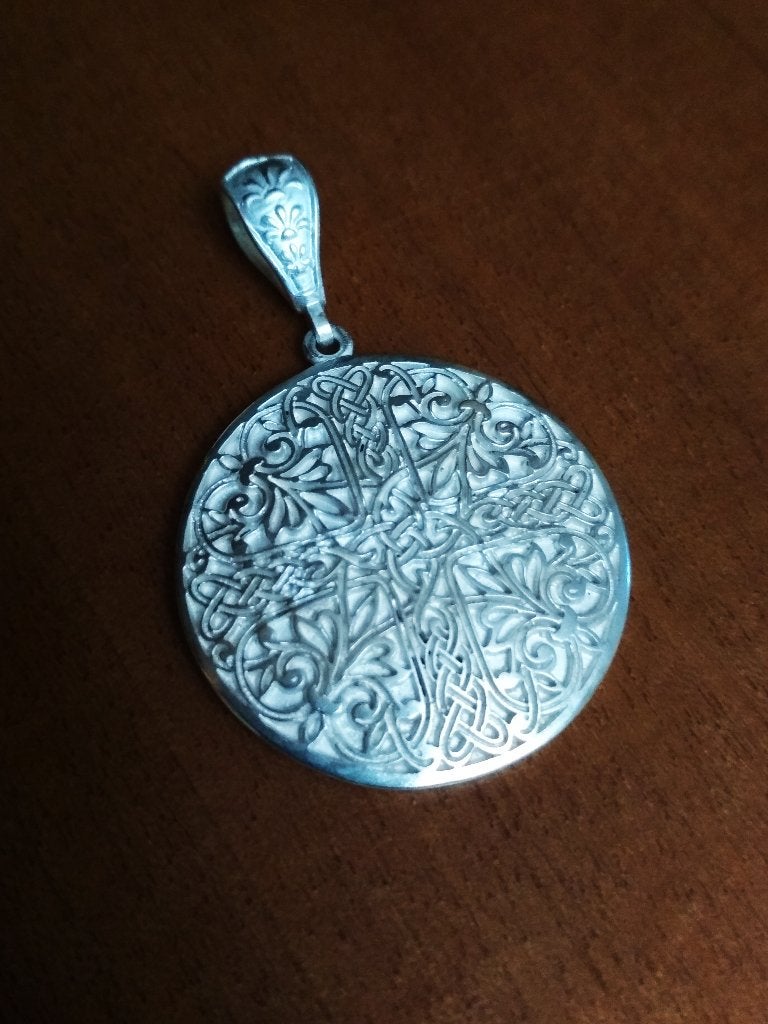 Un grand pendentif en argent, Neuf, Croix ou Symbole, Argent, Argent