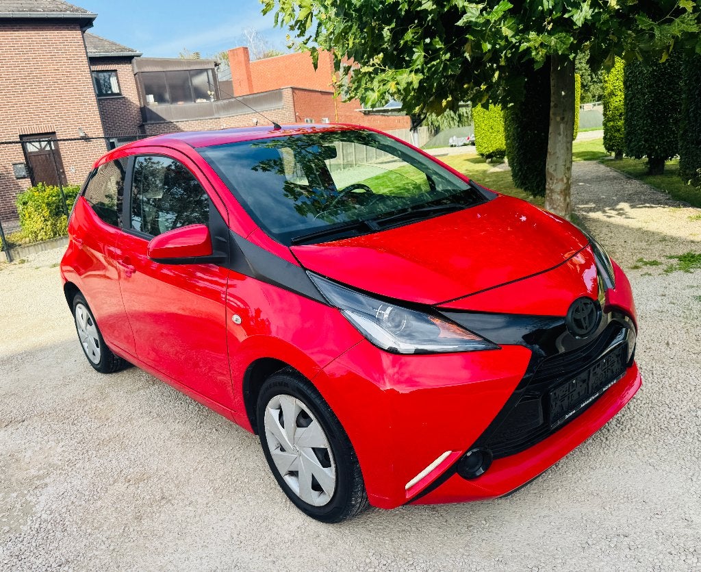 CLIMATISATION HOMOLOGUÉE TOYOTA AYGO 1.0i VVT-IXPLAY, Autos, Rouge, https://public.car-pass.be/verify/2321-3177-9371, Achat, 998 cm³