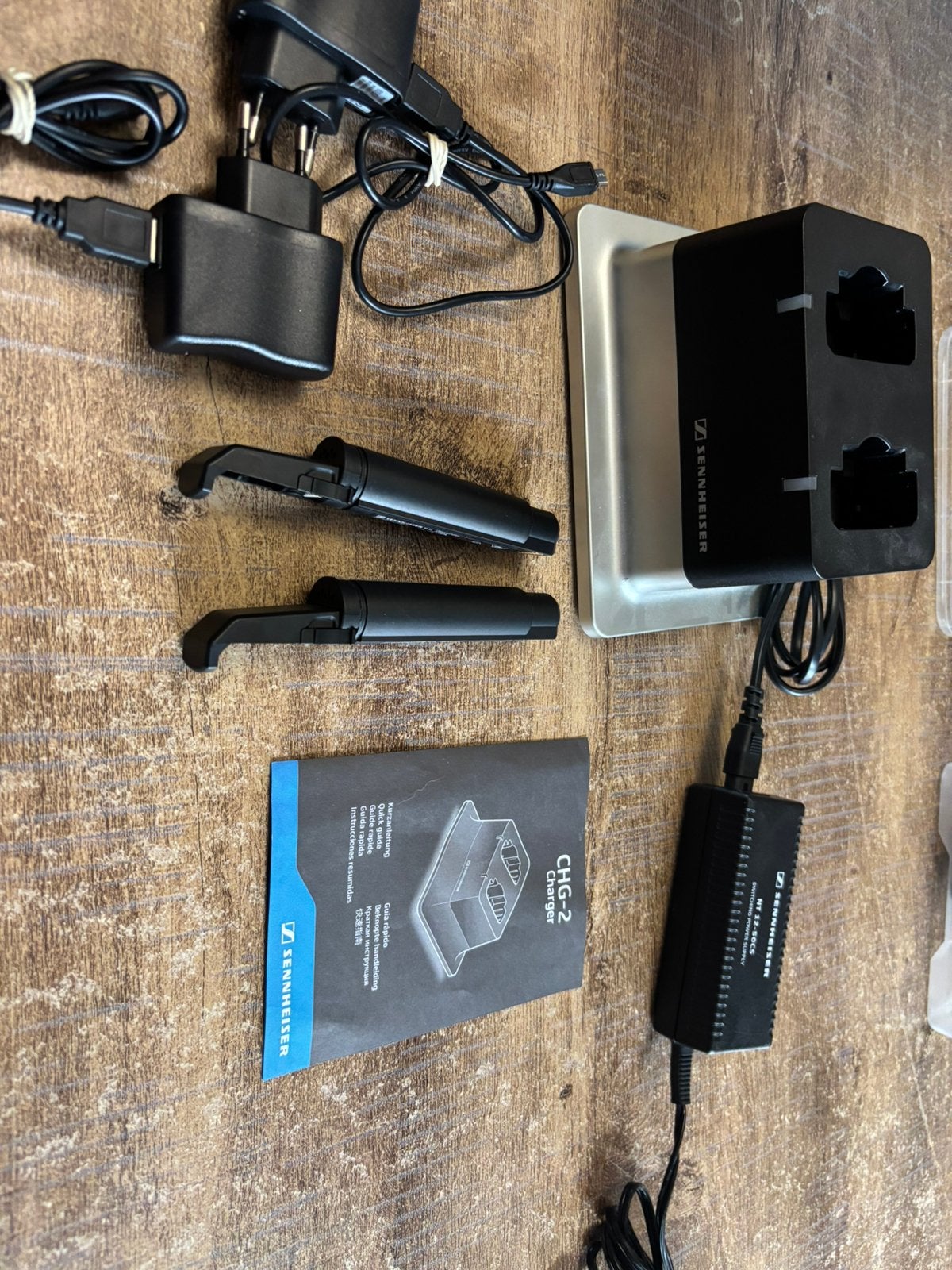 Stations de charge sennheiser + 2 batteries, Enlèvement, Utilisé, Sans fil