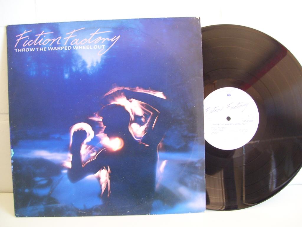 FICTION FACTORY  throw the warped wheel out, CD & DVD, Vinyles | Pop, 12 pouces, Enlèvement ou Envoi, 1980 - 1989, Comme neuf
