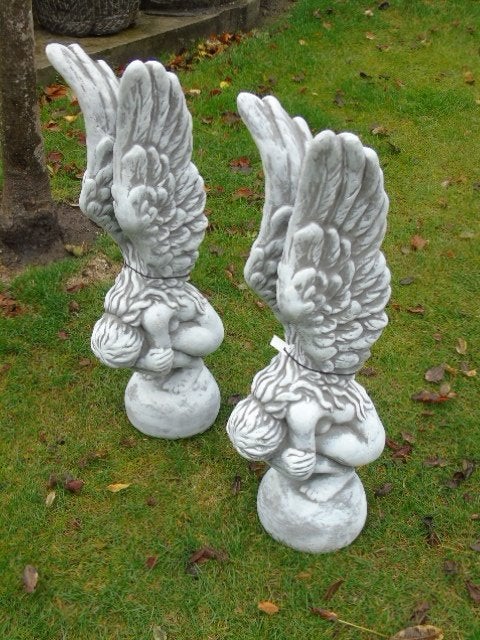 statue d un ange sur boule en pierre ., Enlèvement, Neuf, Pierre, Ange