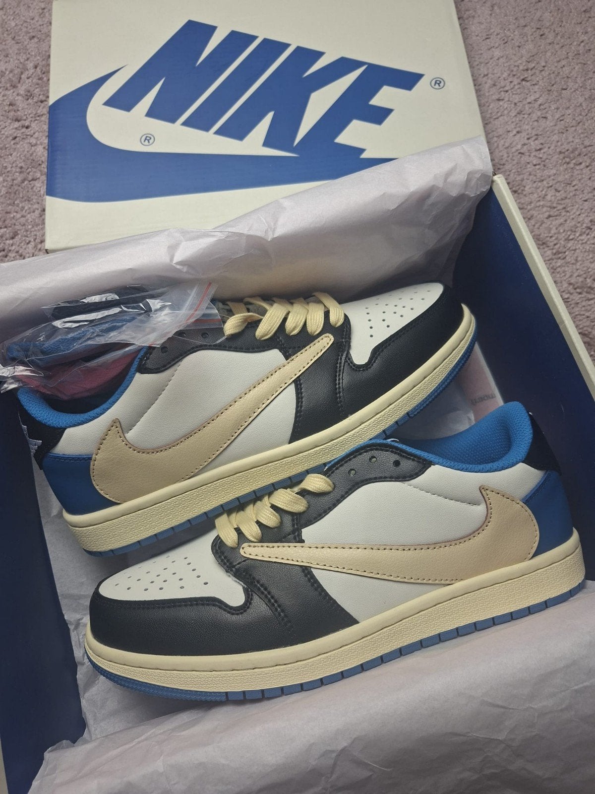 Travis Scott Fragment Blue, Enlèvement