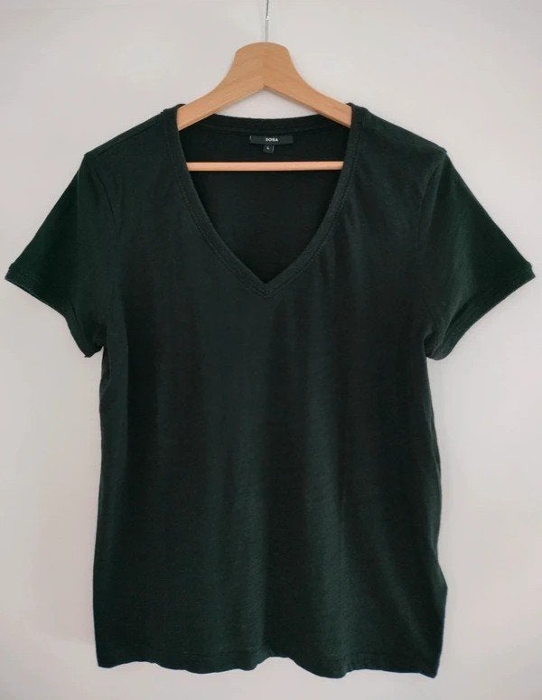 Mooie T-shirt met V-hals. Sora. Large/Medium. Zwart, Kleding | Dames, T-shirts, Zwart, Maat 42/44 (L), Ophalen of Verzenden, Zo goed als nieuw