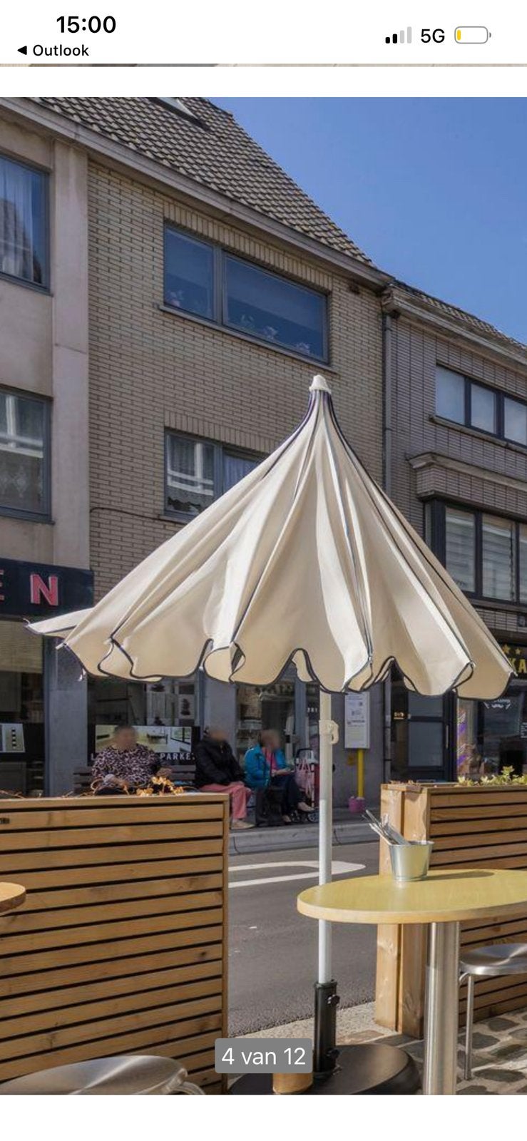 Parasol met voet, Ophalen, Zo goed als nieuw