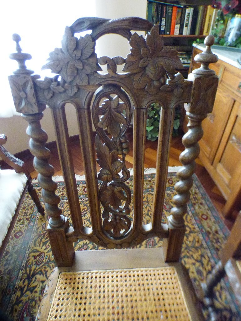2 chaises victoriennes, Enlèvement