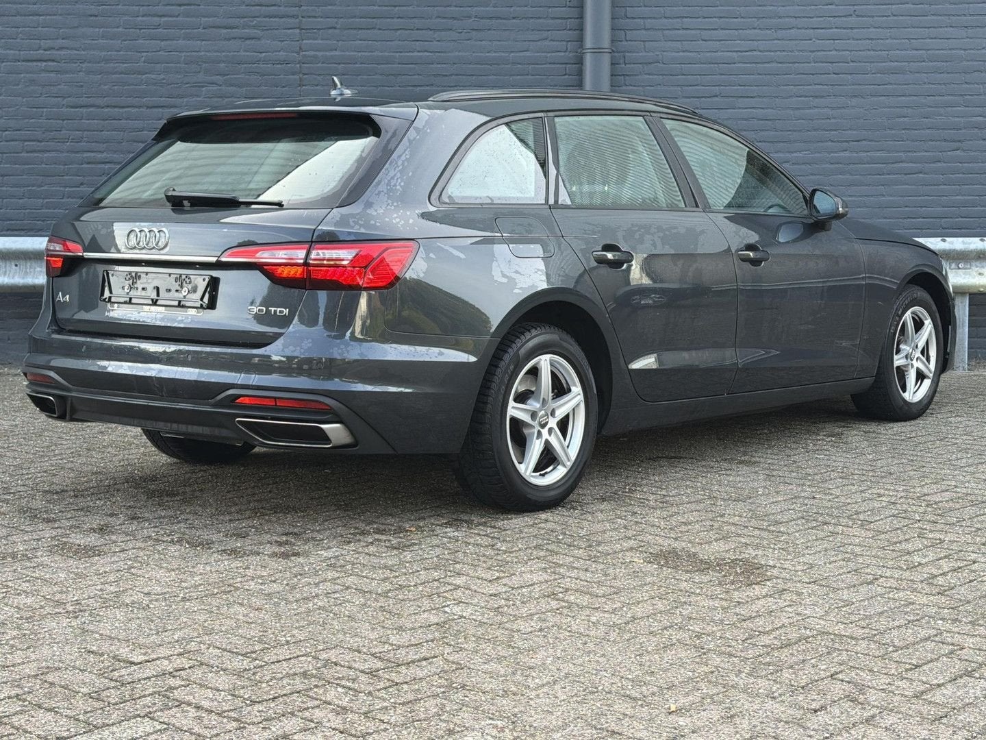 Audi A4 Avant 2.0 TDI Design | € 11.800,- NETTO! | Cruise |, Zwart, A4, Xenon verlichting, Bedrijf