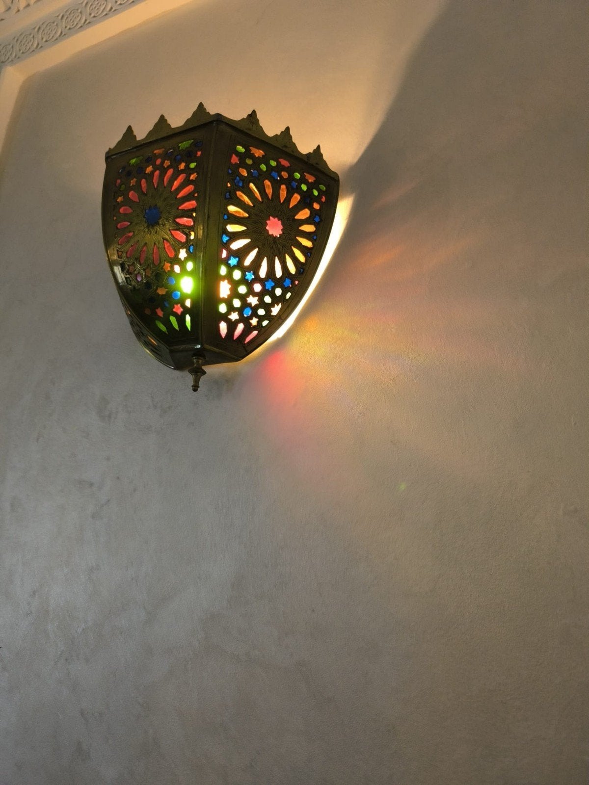 Handgemaakte wandlamp in BRONS en gekleurd glas in lood, Ophalen