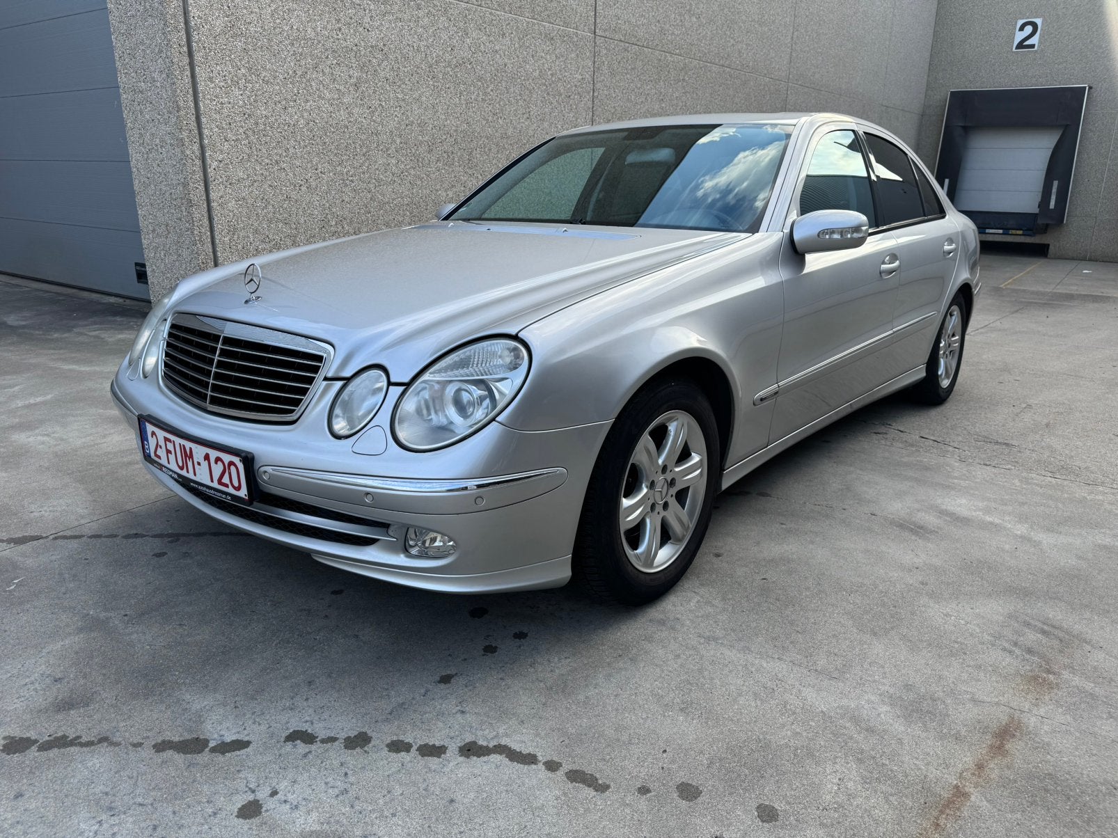 Mercedes E200 2004 Benzien 225.000 km, Auto's, Bedrijf, Te koop, Lederen bekleding