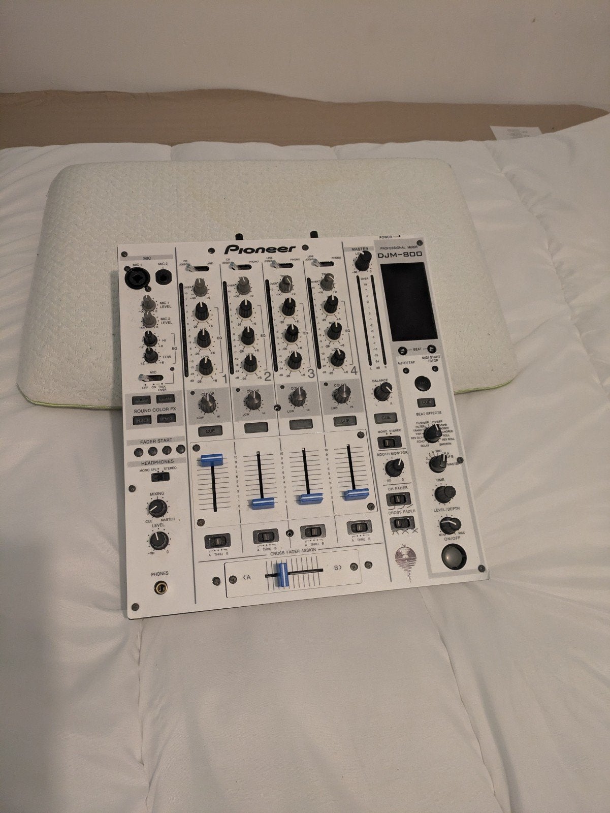 Pioneer DJ Set – 2x CDJ-2000 + DJM-800 + Flightcase

Prijs:, Enlèvement, Comme neuf, Moins de 5 canaux, Entrée micro