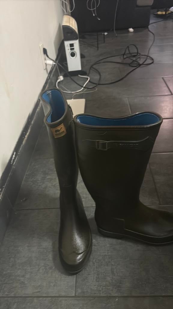 BOTTES LE CHAMEAU VIERZONORD T42 - ÉTAT NEUF"., Sports & Fitness, Accessoires de sport de tir, Comme neuf, Enlèvement ou Envoi