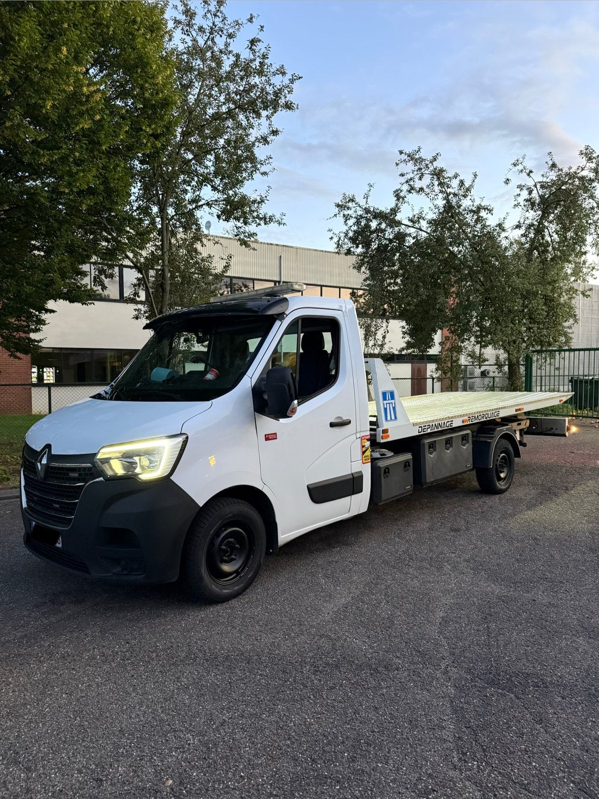 Dépanneuse Renault Master / 2.3DCI / Permis B, Autos, Camionnettes & Utilitaires, Achat, Euro 6, 3 places, 120 kW