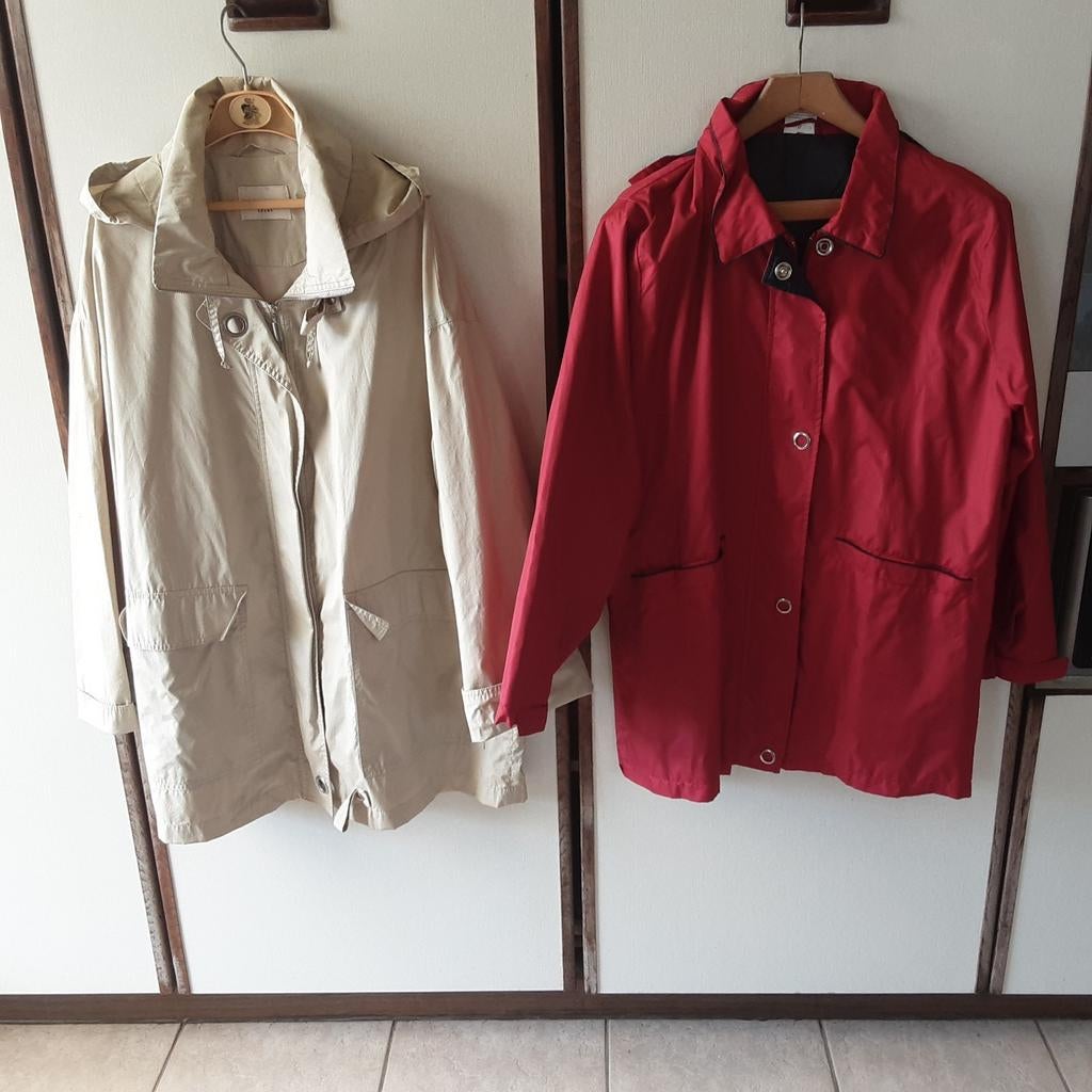 2 regenjassen maat large, Kleding | Dames, Ophalen of Verzenden, Beige