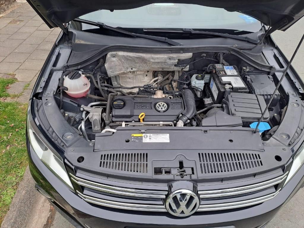 Volkswagen tiguan, Autos, Cuir, Achat, Boîte manuelle, Entretenue par le concessionnaire