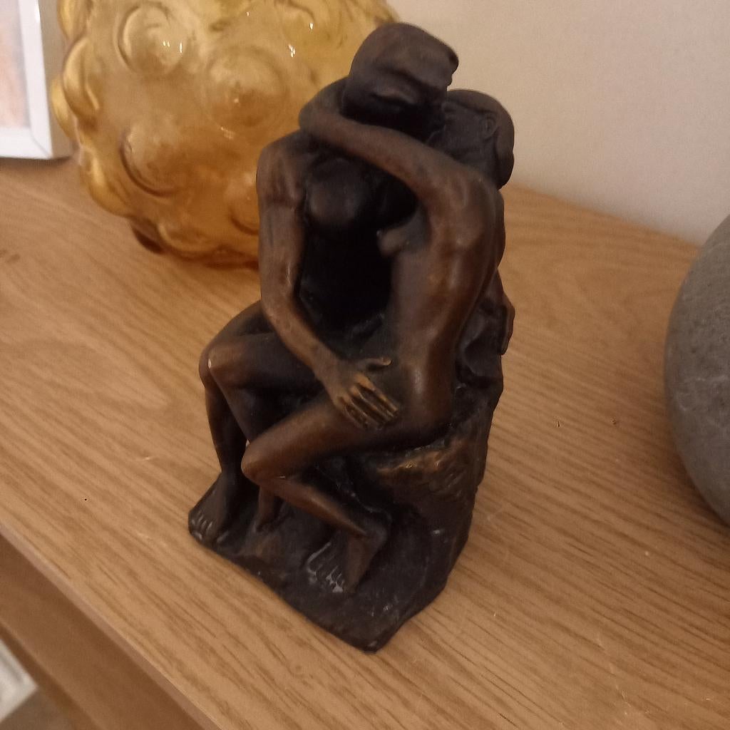 Le baiser sculpture bronze d'après Rodin, Ophalen of Verzenden, Brons